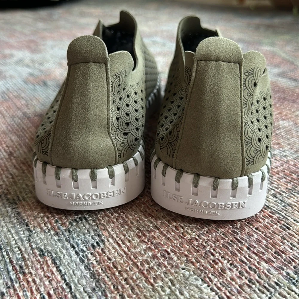 ILSE JACOBSEN HORNBÆK Women's Tulip 139 Flat In Army